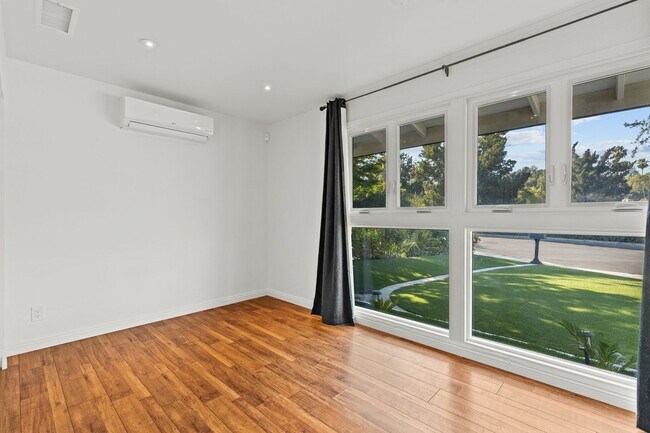 Building Photo - UPGRADED SOUTH OF THE BOULEVARD HOME WITH HUGE BACKYARD!