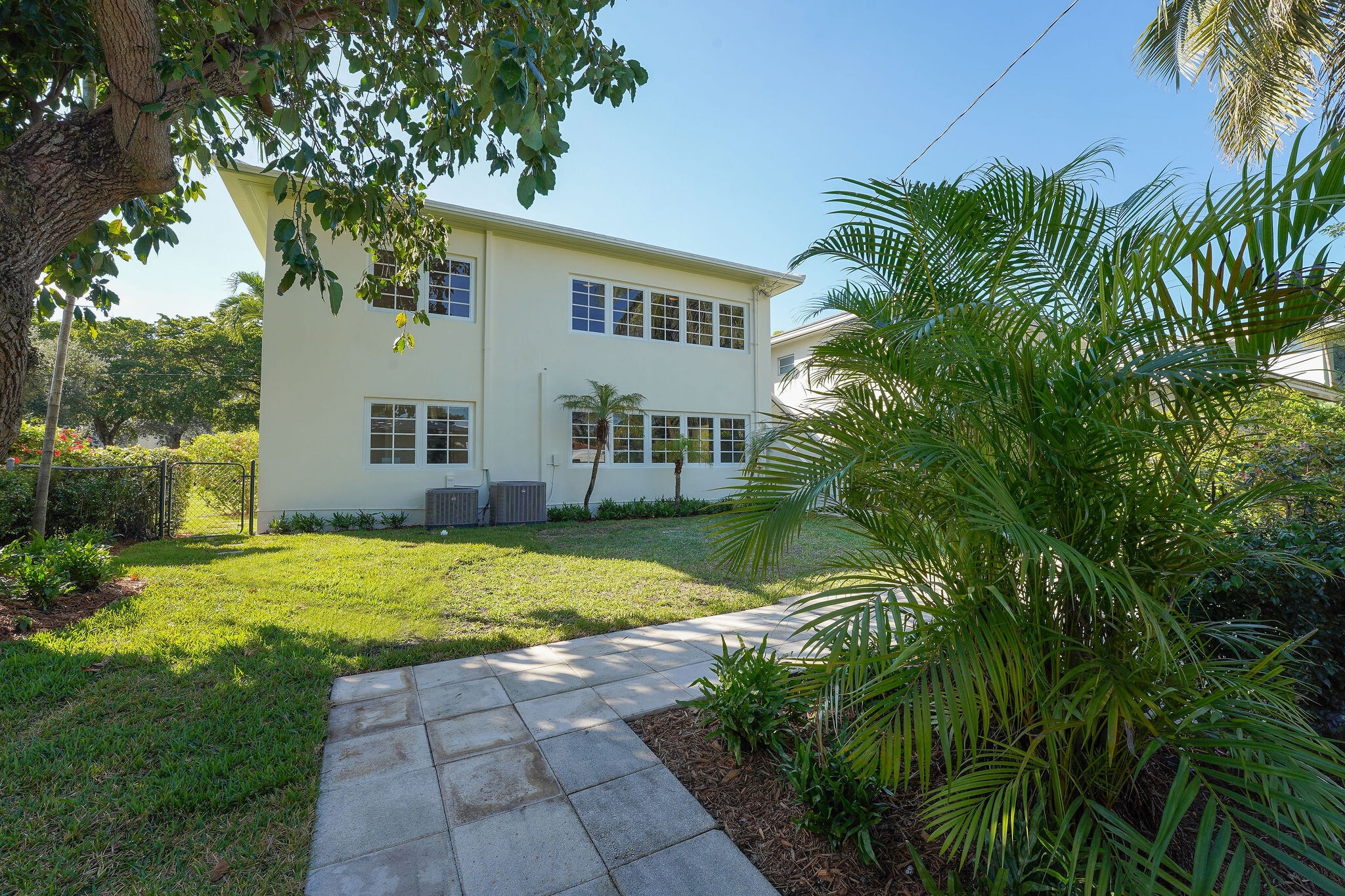 Building Photo - 3705 Ponce de Leon Blvd