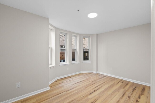 Building Photo - 2021 E Baltimore St