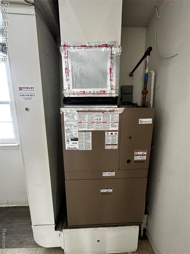 Building Photo - 102 Princeton Dr