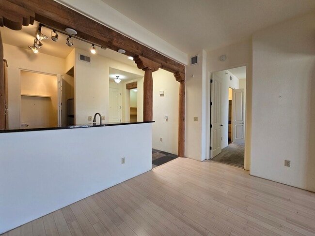 Building Photo - 1405 Vegas Verdes Dr