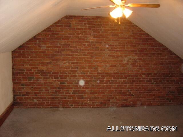 Building Photo - 36 Linden St