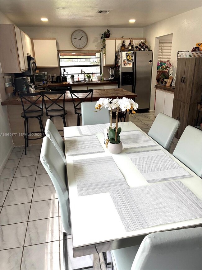 Building Photo - 1660 N Audubon Dr