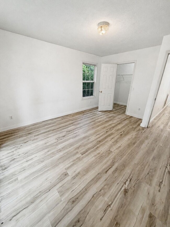Building Photo - 4031 White Oak Rd
