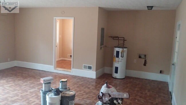 Building Photo - 150 Monty Dr