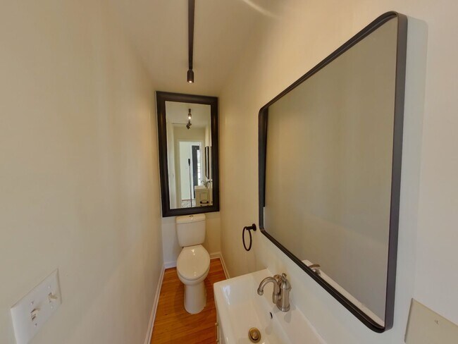 Building Photo - 403 N Harding Ave