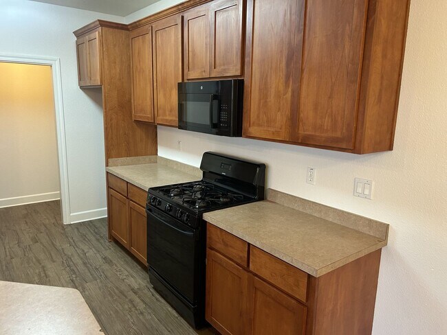 Building Photo - NB T 403-405