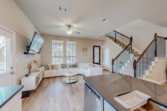 Building Photo - 7524 Redondo Dr