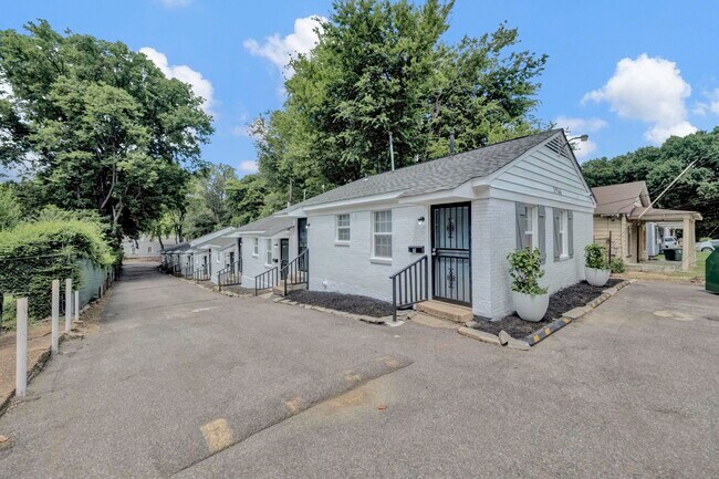 Building Photo - 2966 Yale Ave
