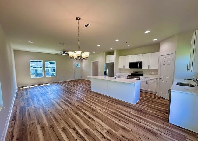 Building Photo - 104 Neenan Dr