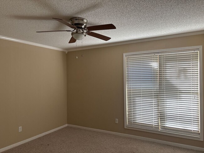 Building Photo - Spectacular