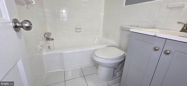 Building Photo - 1220 16th St NE