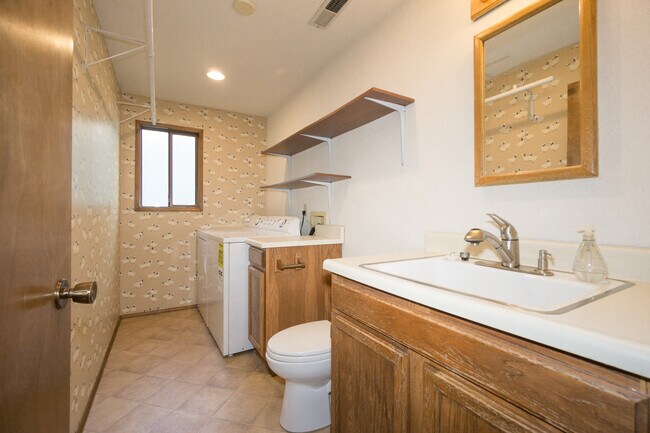 Building Photo - 16708 SE 40th Pl