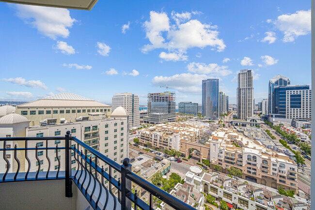 Building Photo - 700 W Harbor Dr