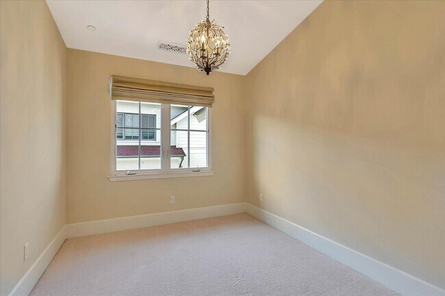 Building Photo - Beautiful Tri-Level 4 bedroom, 3.5 Bathroom, 2,150 SqFt Home in Downtown Campbell!