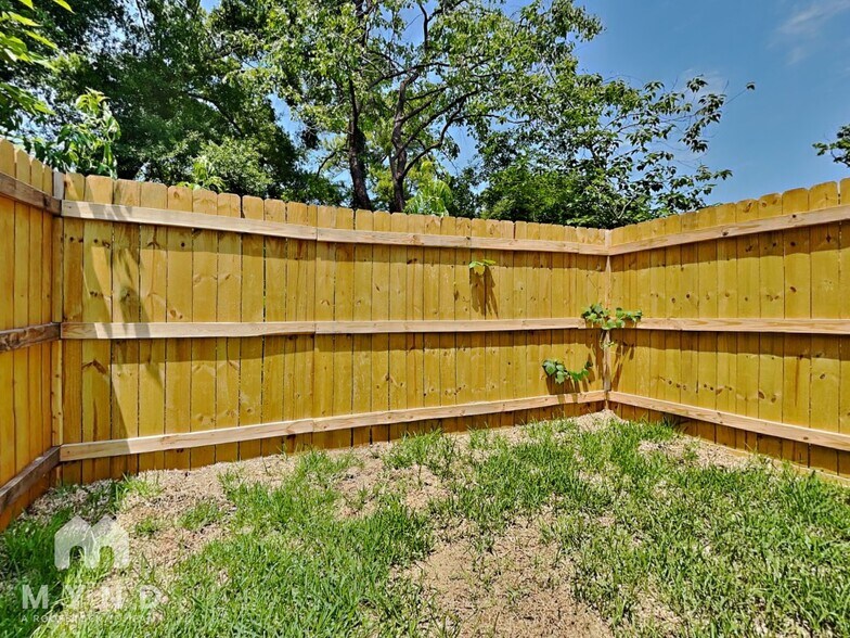 Building Photo - 7629 Sundown Dr
