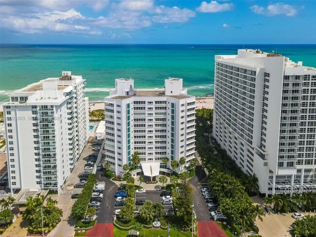 Building Photo - 4925 Collins Ave