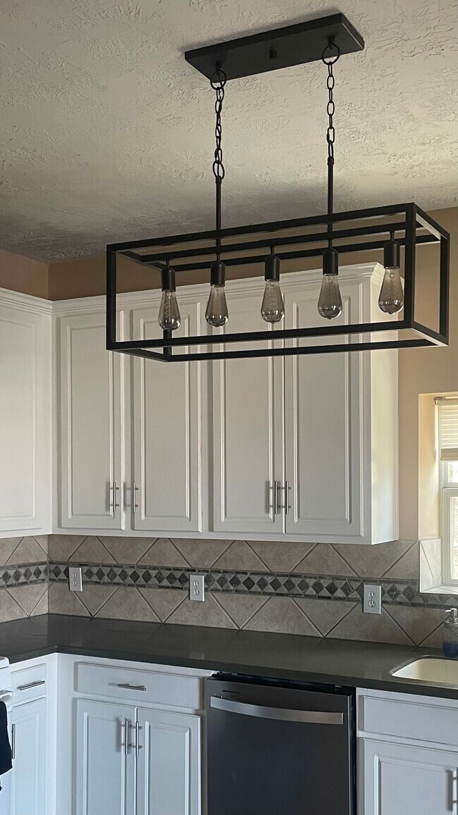 Building Photo - 8007 Blackcherry Ln