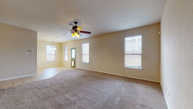 Building Photo - HUGE HOUSE ON A CORNER LOT IN COPPERAS COVE!