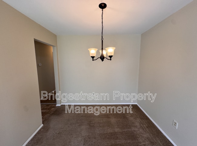 Building Photo - 4352 Sunray Rd