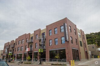 Building Photo - Beautifully located in the heart of Counci...