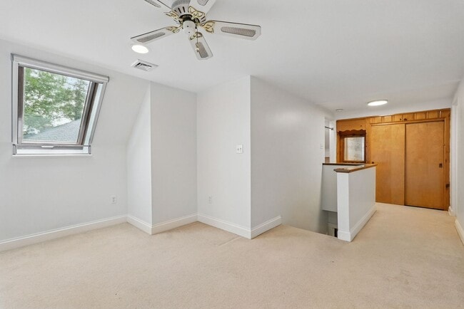Building Photo - Charming 5 Bedroom, 3.5 Bathroom Home in M...