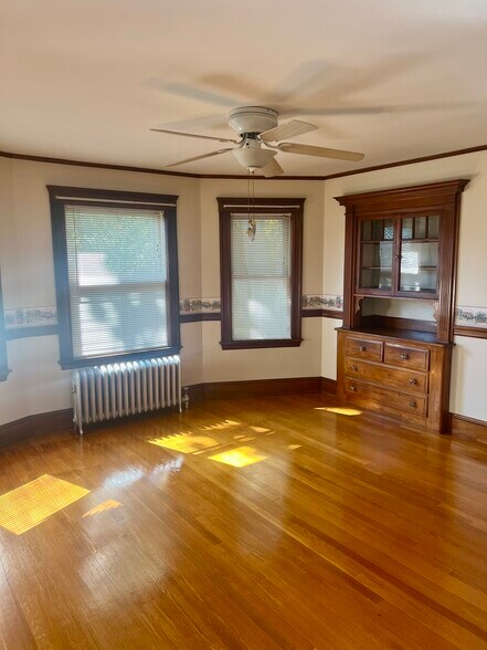Building Photo - 154 Mount Vernon St