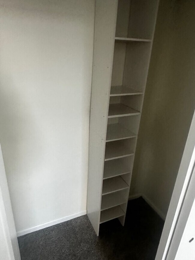 Building Photo - 15 Strathallan Park