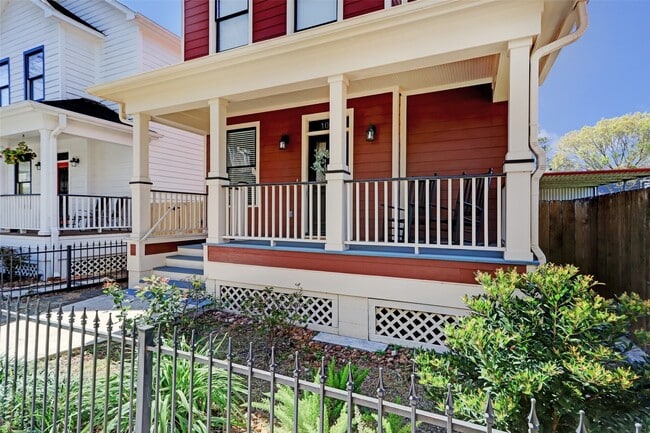 Building Photo - 1047 W 16th St