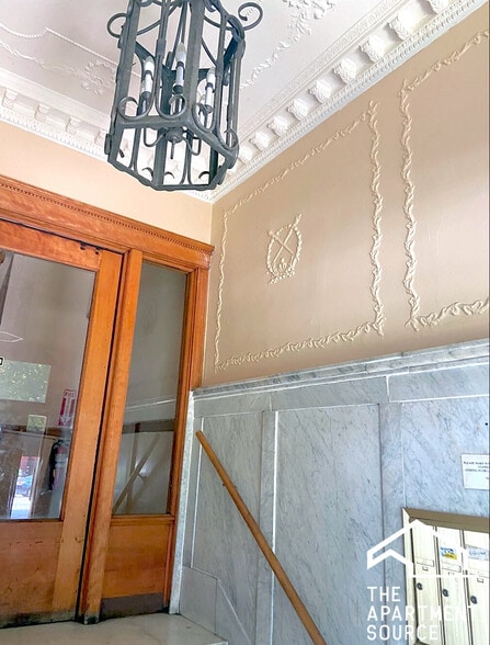 Building Photo - 4533 S Michigan Ave