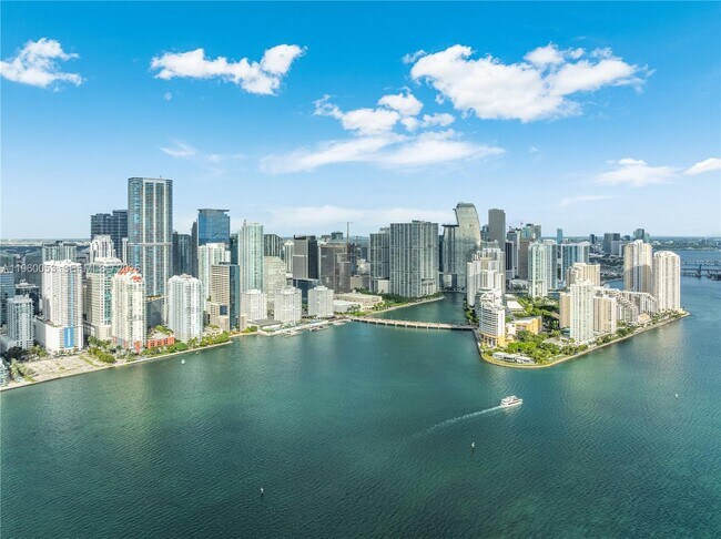 Building Photo - 1200 Brickell Bay Dr