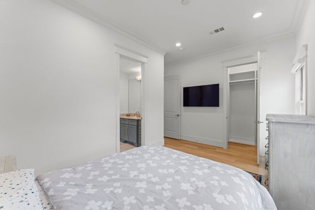 Building Photo - 426 Marshall St