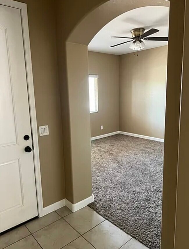 Building Photo - 23788 W Mohave St