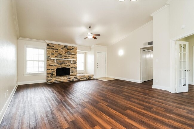 Building Photo - Spacious 4BR Home with Vaulted Ceilings, Fireplace & Large Backyard!