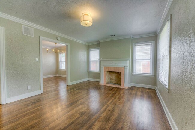 Building Photo - Gorgeous renovation!