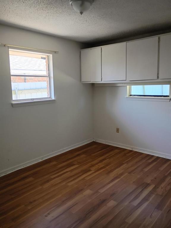 Building Photo - 8713 S Hillcrest Dr