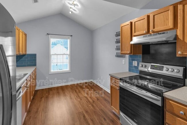 Building Photo - 540 Lake Way