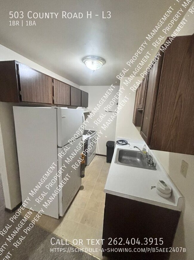 Building Photo - Lower 1 Bedroom Apartment @ Creekside Apar...