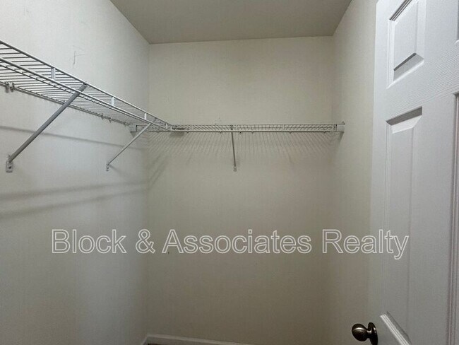 Building Photo - 5147 Fiddlers Run Dr