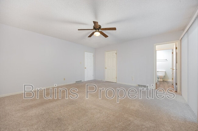 Building Photo - 229 Creekwood Dr