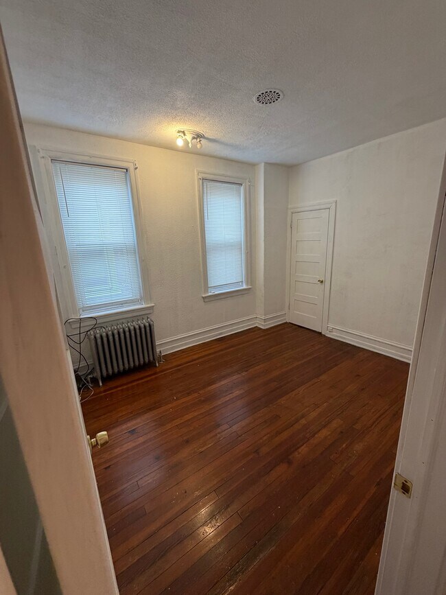 Building Photo - 5933 Carpenter St