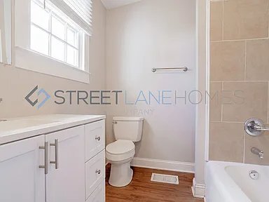 Building Photo - 119 Wellington St