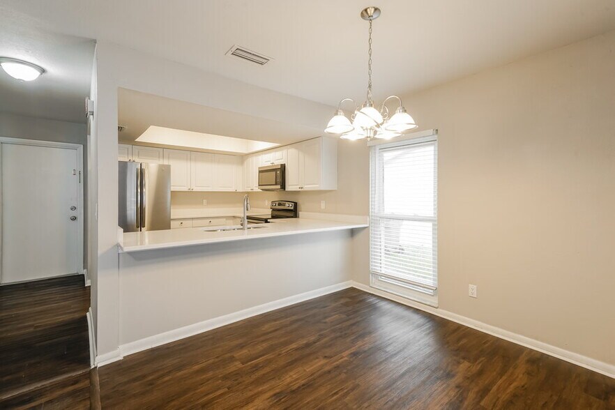 Building Photo - 814 Settlers Rd