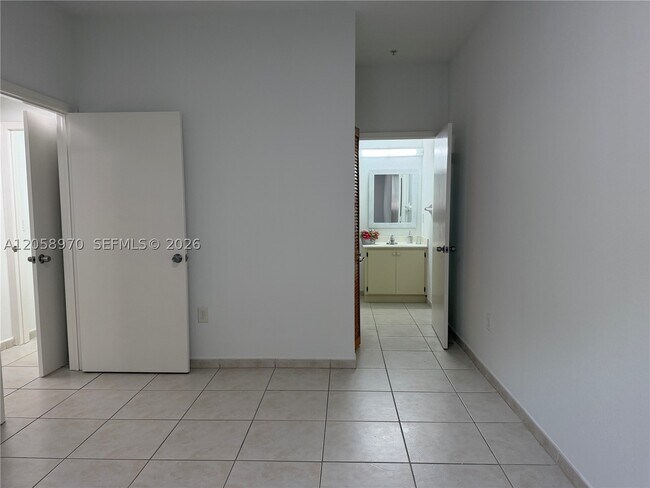 Building Photo - 7200 NW 114th Ave