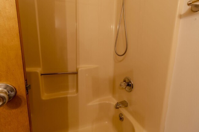 Building Photo - Bright, Beautiful, and Effortlessly Move-In Ready