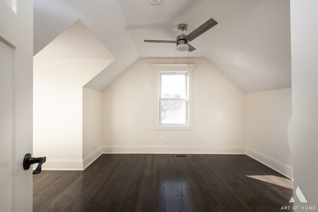 Building Photo - 4912 S Lamon Ave