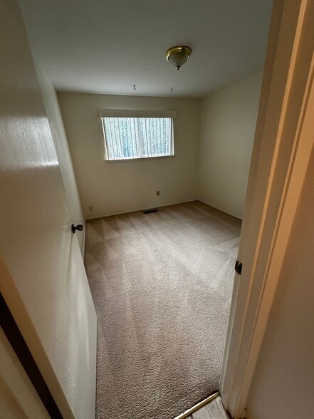 Building Photo - 515 16th Ave SE