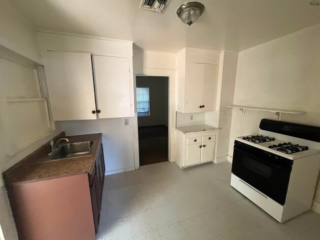 Building Photo - 2105 Joline St