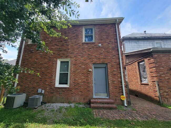 Building Photo - 508 3rd St