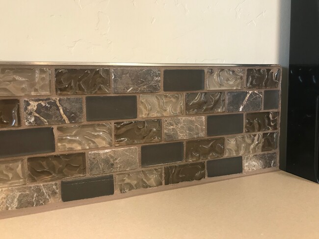 Kitchen backsplash - 2851 Belford Ave